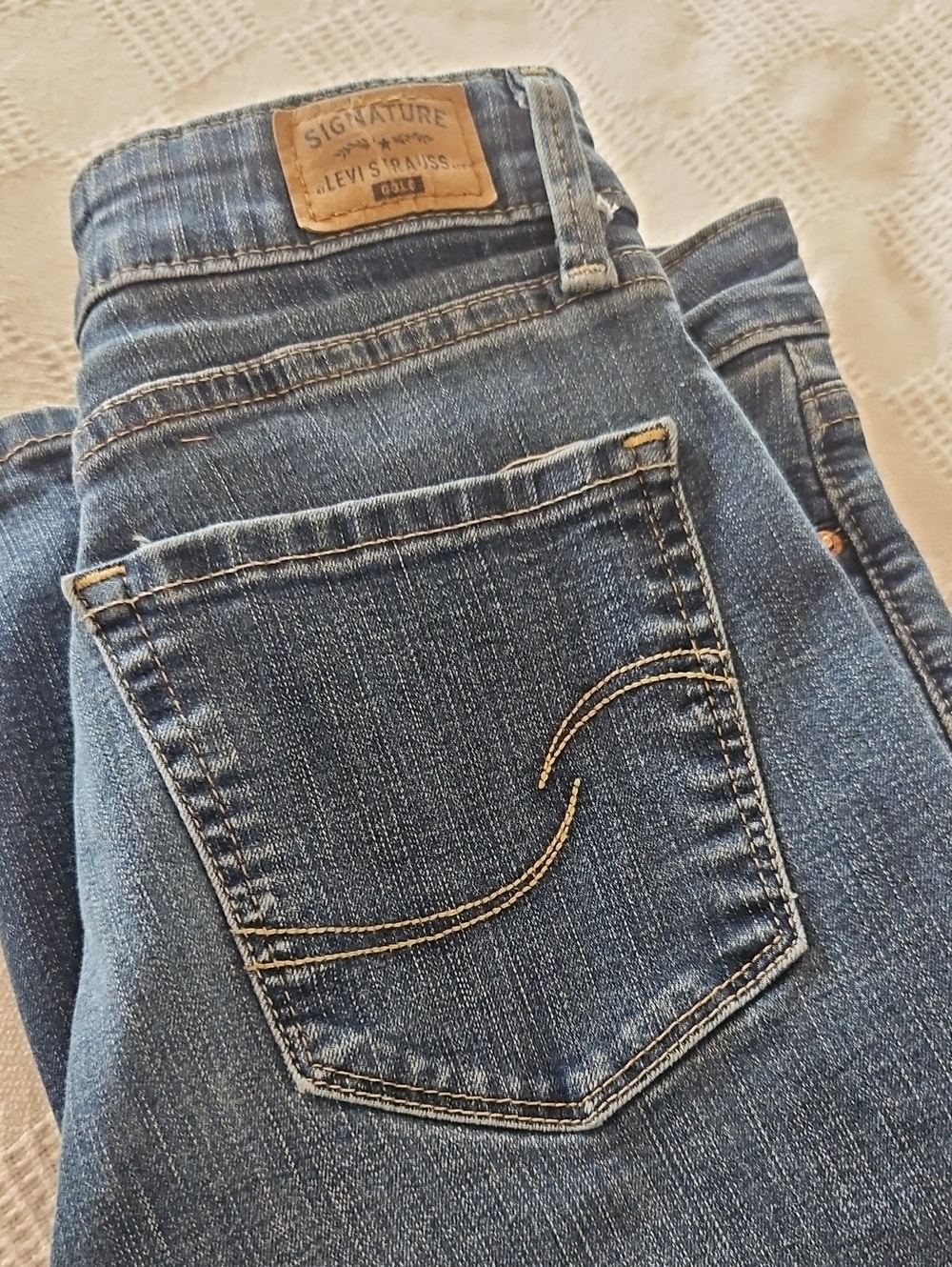 Totally SHAPING Bootcut Size 2M 26x32
